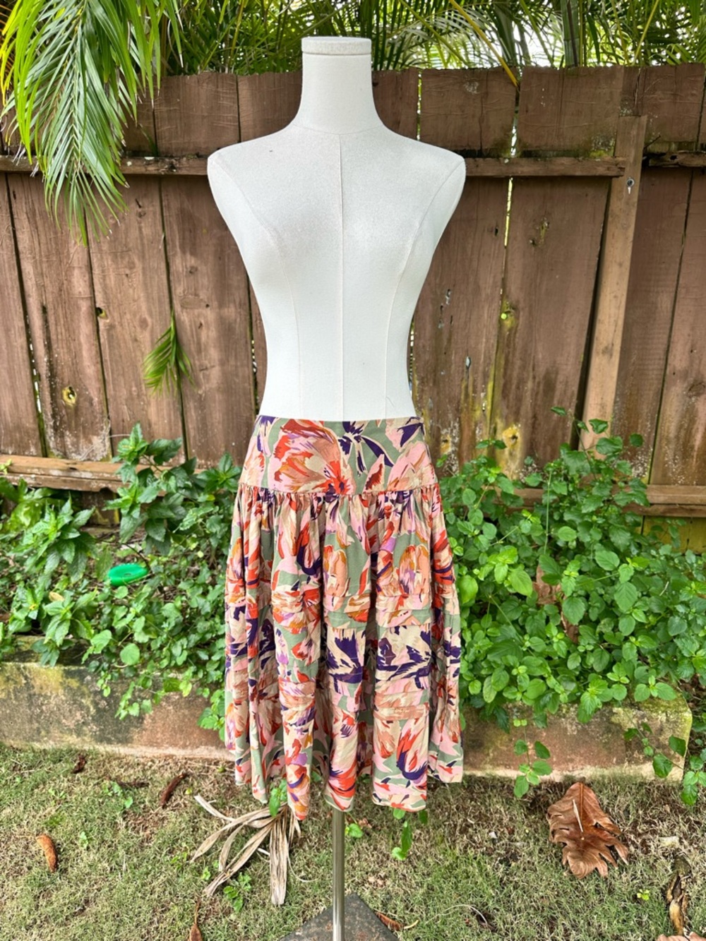 Body by Victoria Floral Full Silk Blend Skirt Size 6